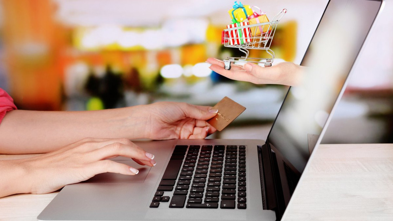 Online alışverişin püf noktaları ortaya çıktı. Mağazadan seçiyorlar internetten alıyorlar