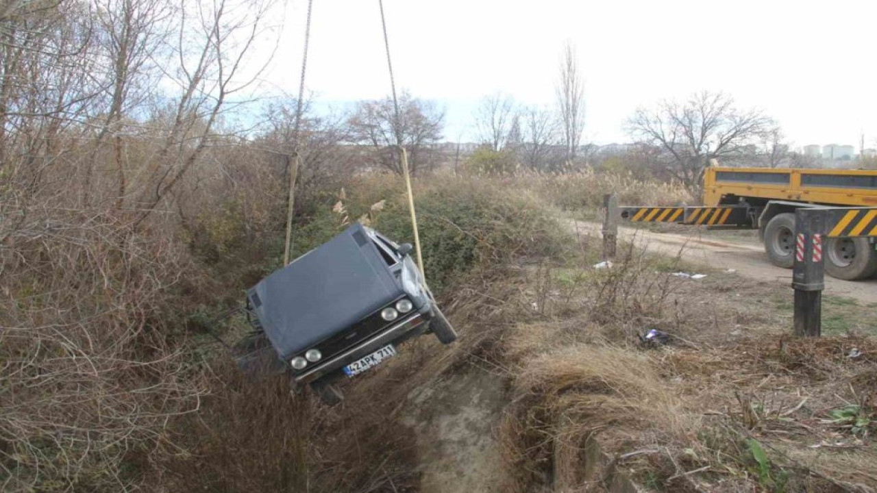 Konya'da iki araç önce kafa kafaya çarpıştı sonra dere yatağına uçtu: 7 yaralı
