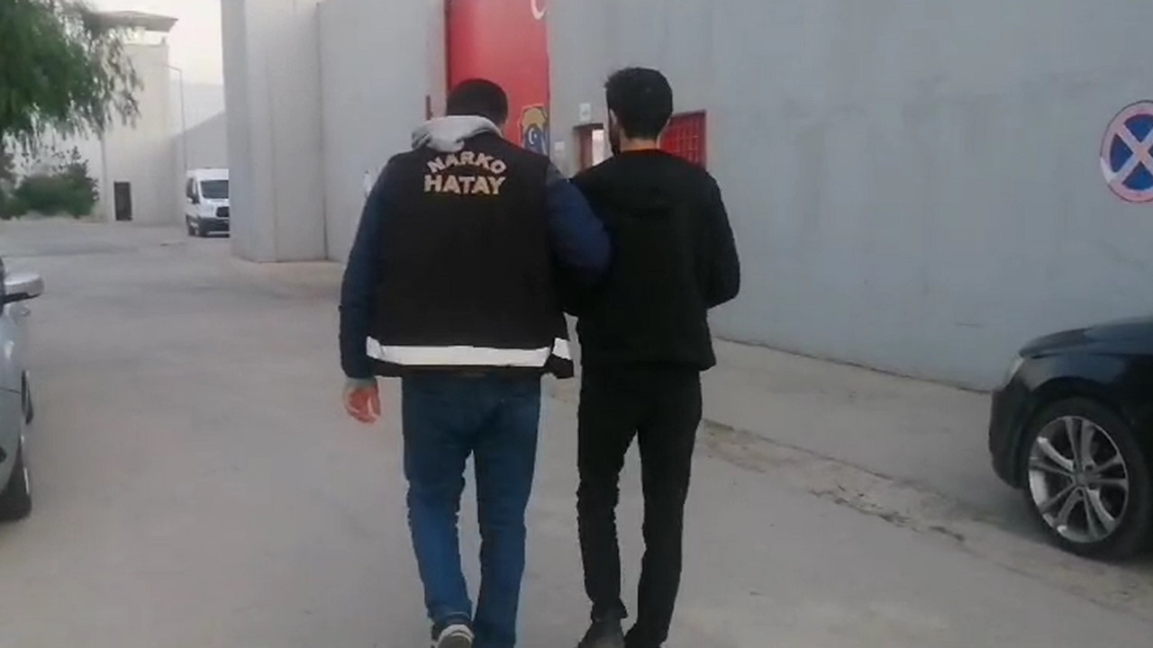 Hatay'da uyuşturucu kuryesi yakalandı
