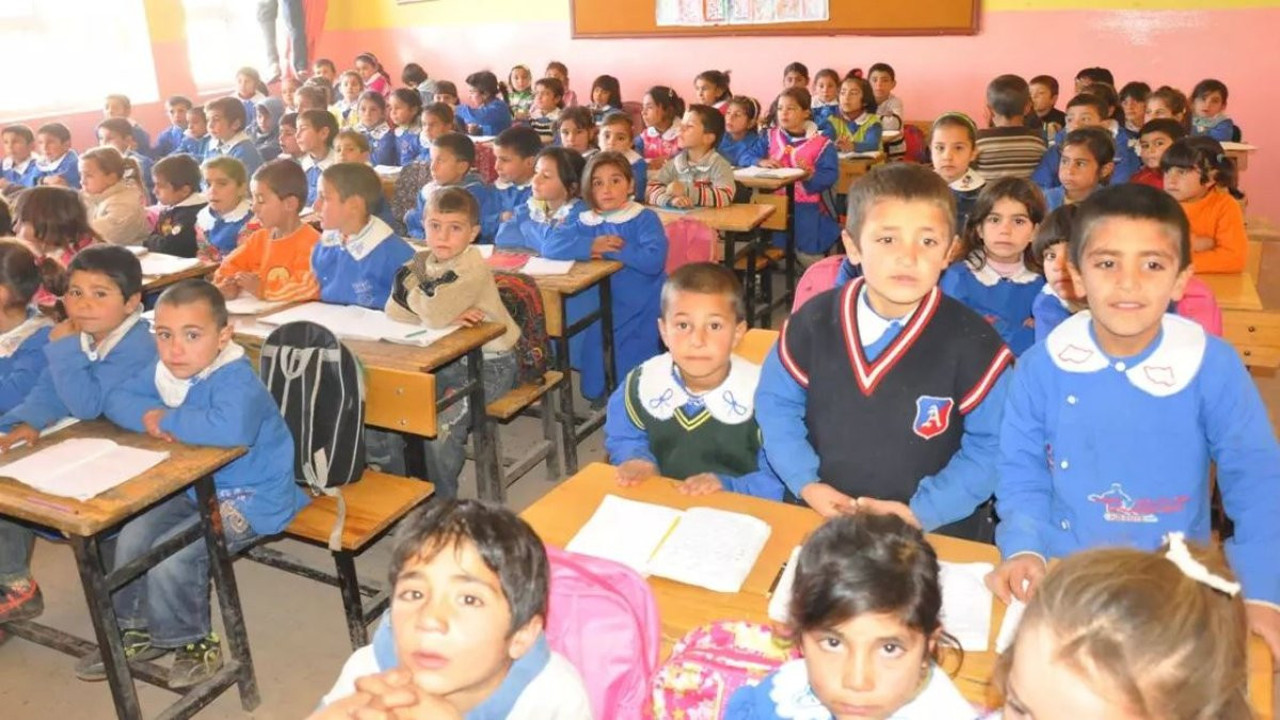 İlkokullar annesiz kalacak. Milli Eğitim Bakanlığı yasakladı