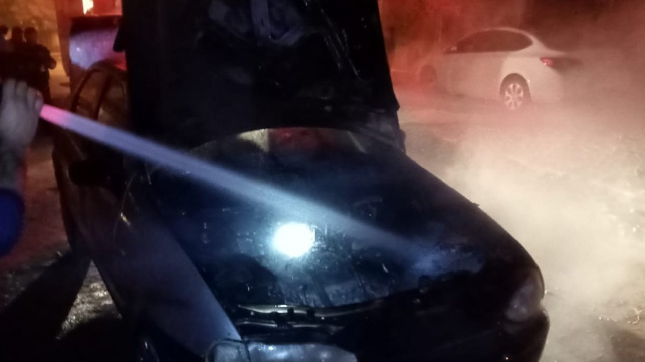 Park halindeki otomobil alev aldı (07 Aralık 2023)