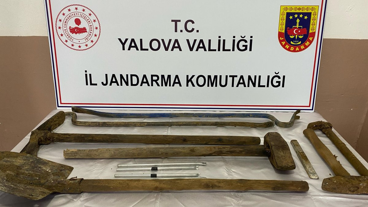 Yalova'da defineciler jandarmadan kaçamadı