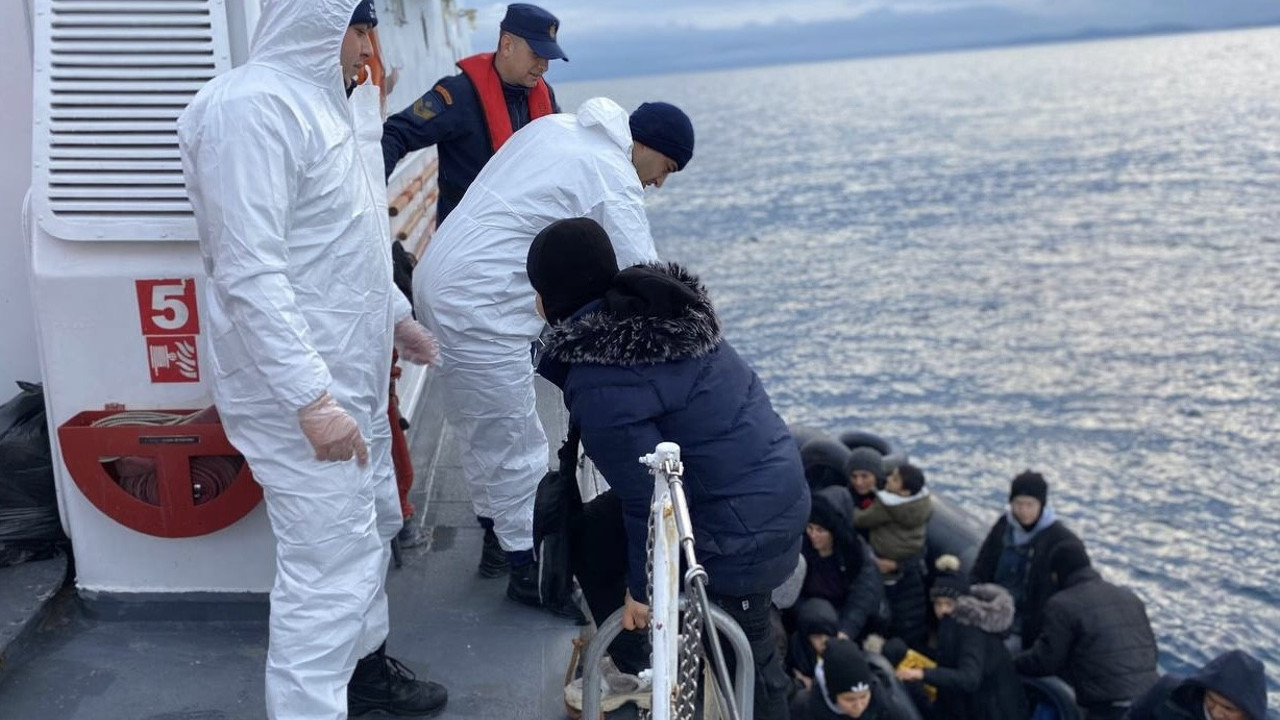 Ayvacık açıklarında 41 kaçak göçmen yakalandı (09 Aralık 2023)