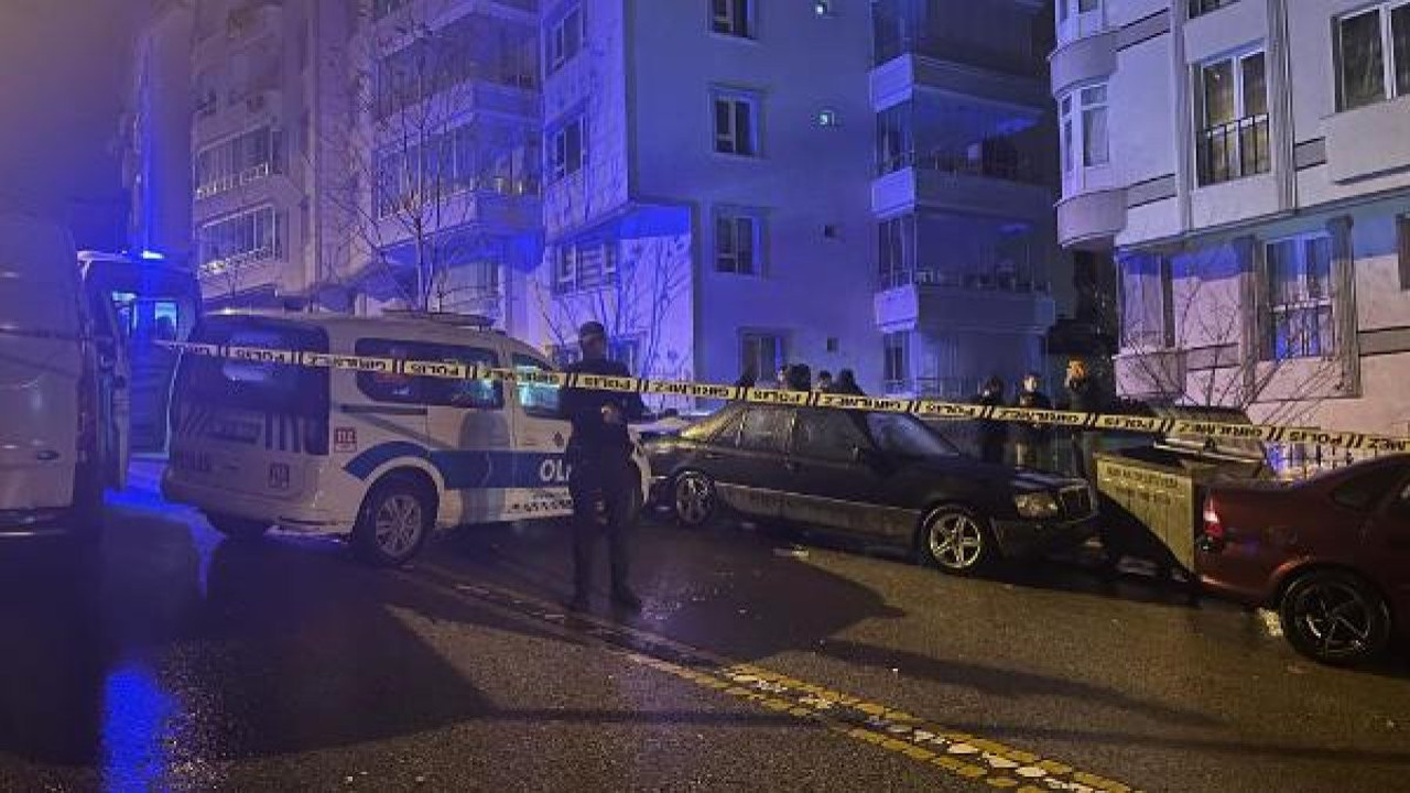 Seyir halindeki otomobilde kız arkadaşını tabancayla vurup, intihar etti