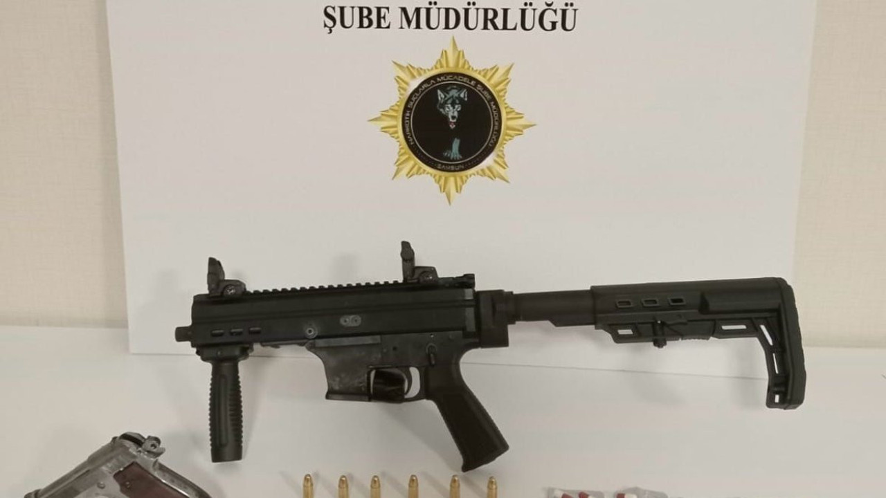 Eve yapılan baskında otomatik silah ele geçirildi