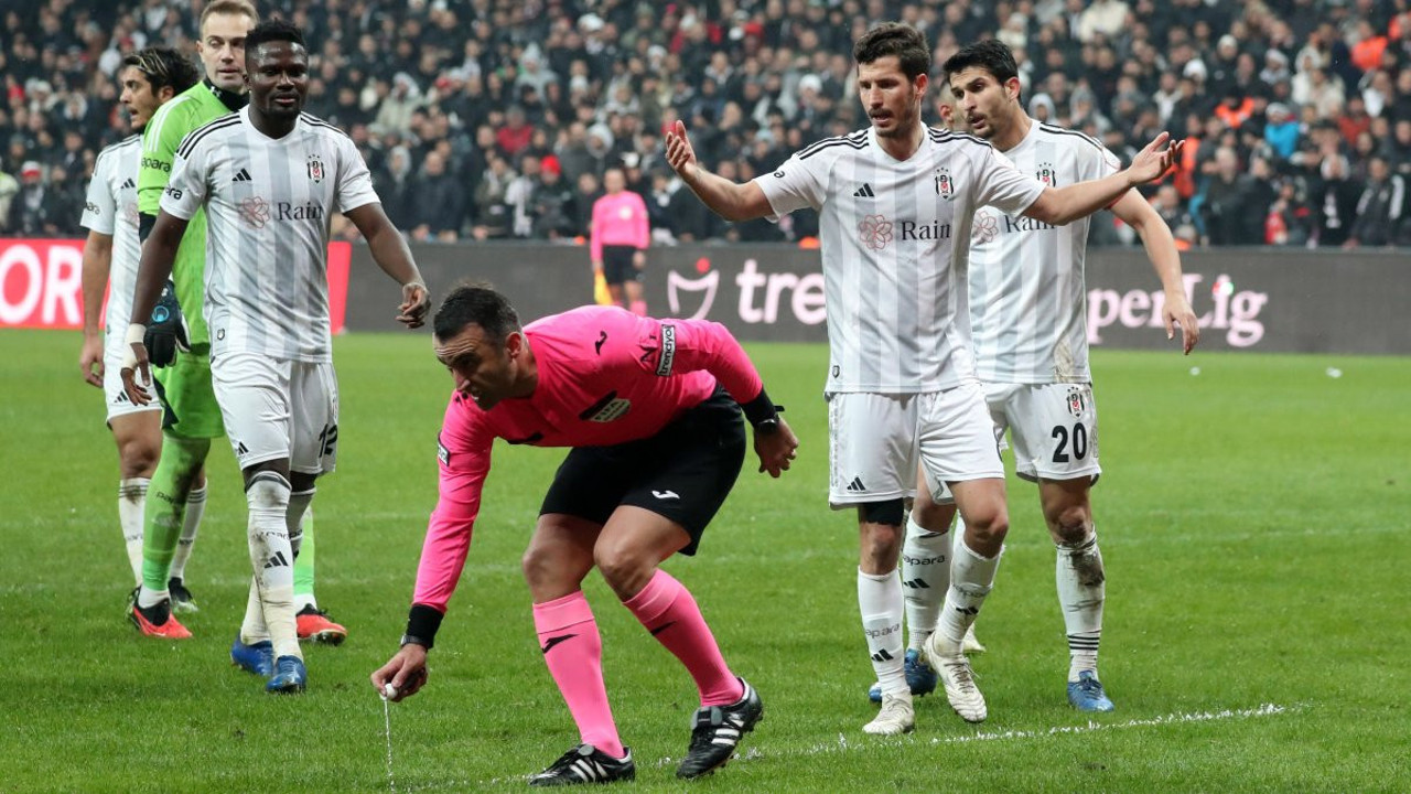 Derbinin hakemi Atilla Karaoğlan kırmızı kart gördü!