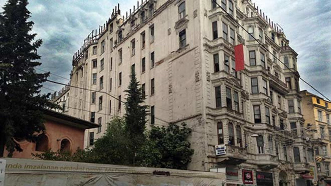 Ünlü paşanın binası icradan satılık. İstiklal Caddesi'nin gözde binası