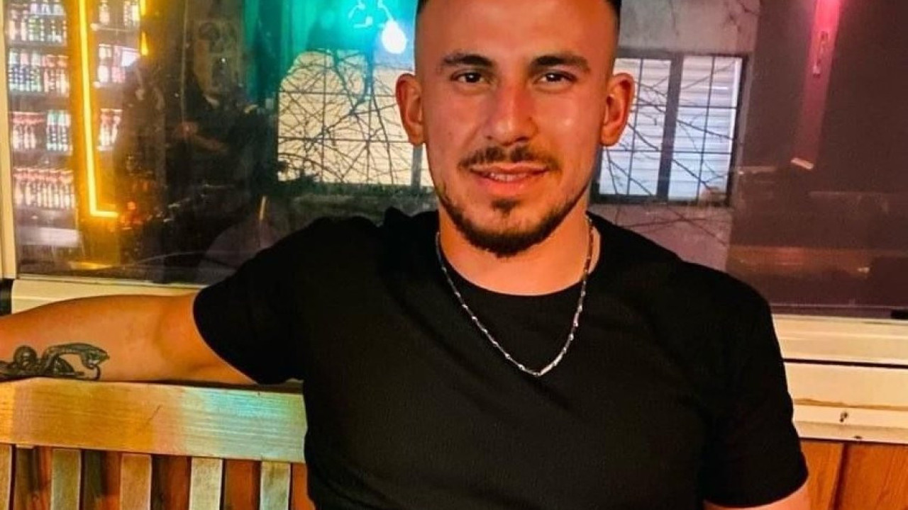 Silahla oynayan genç kendini vurdu