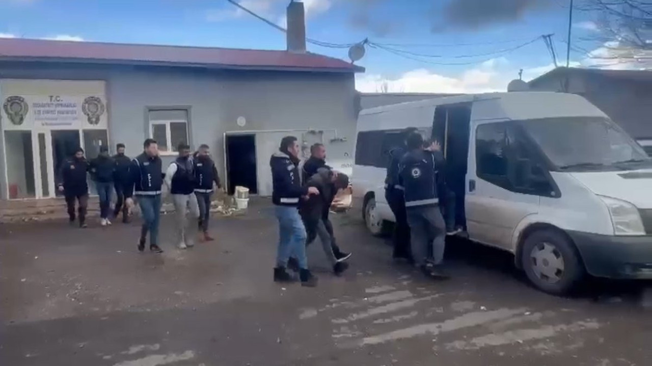 Ağrı'da göçmen kaçakçılarına operasyon