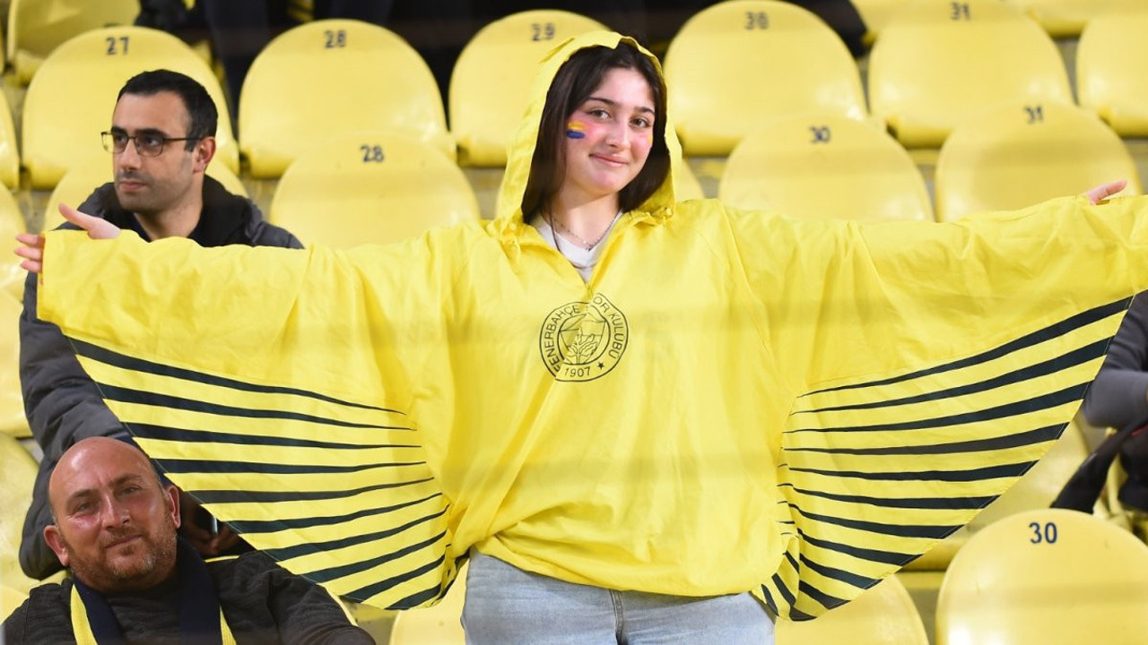 İşte Fenerbahçe tribünündeki en güzel kanarya