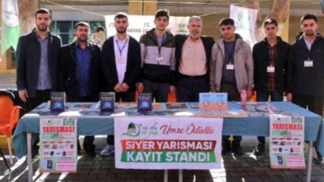 Hizbullah üniversitede. Stantlarını rektör ziyaret etti