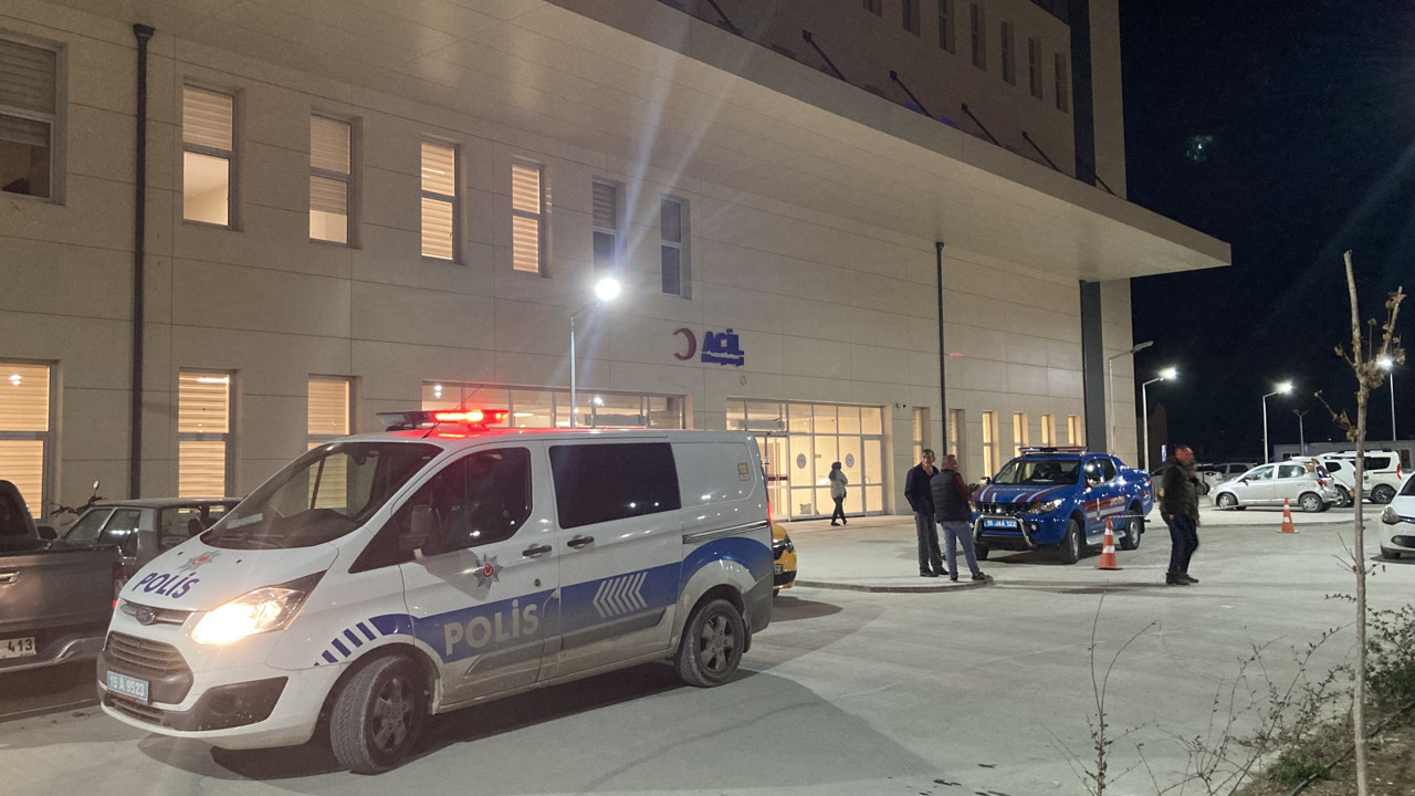 Yemek yaparken kendini bıçakladı