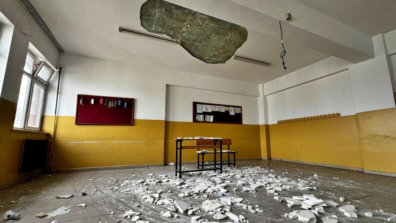 Dersin ortasında tavan çöktü. 7 öğrenci yaralandı
