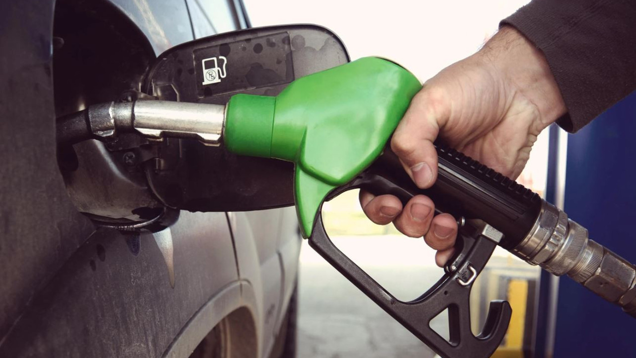 Akaryakıta bu gece zammın zammı geliyor. Bu zamlar sizin şerefinize emmioğlu emekliler