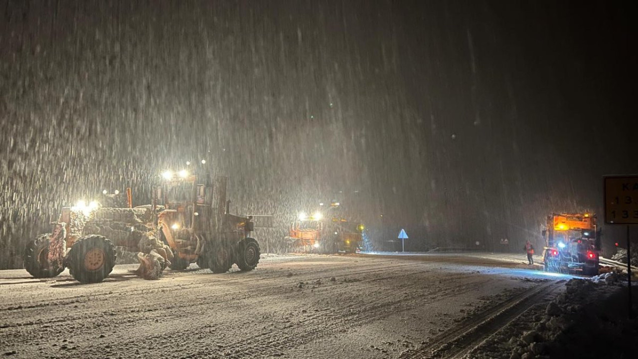 Antalya-Konya yolu kar nedeniyle TIR ve kamyon geçişine kapatıldı