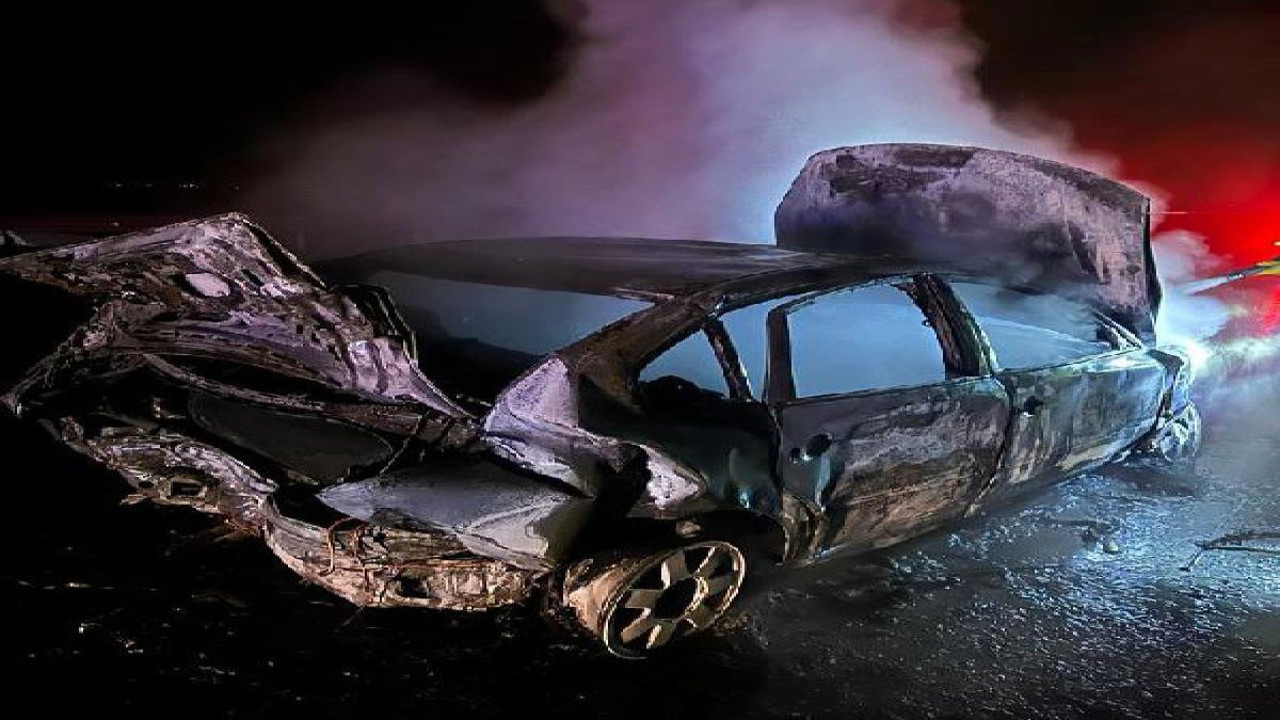 Bursa'da çarpışan 2 otomobilden 1'i alev aldı; 7 yaralı