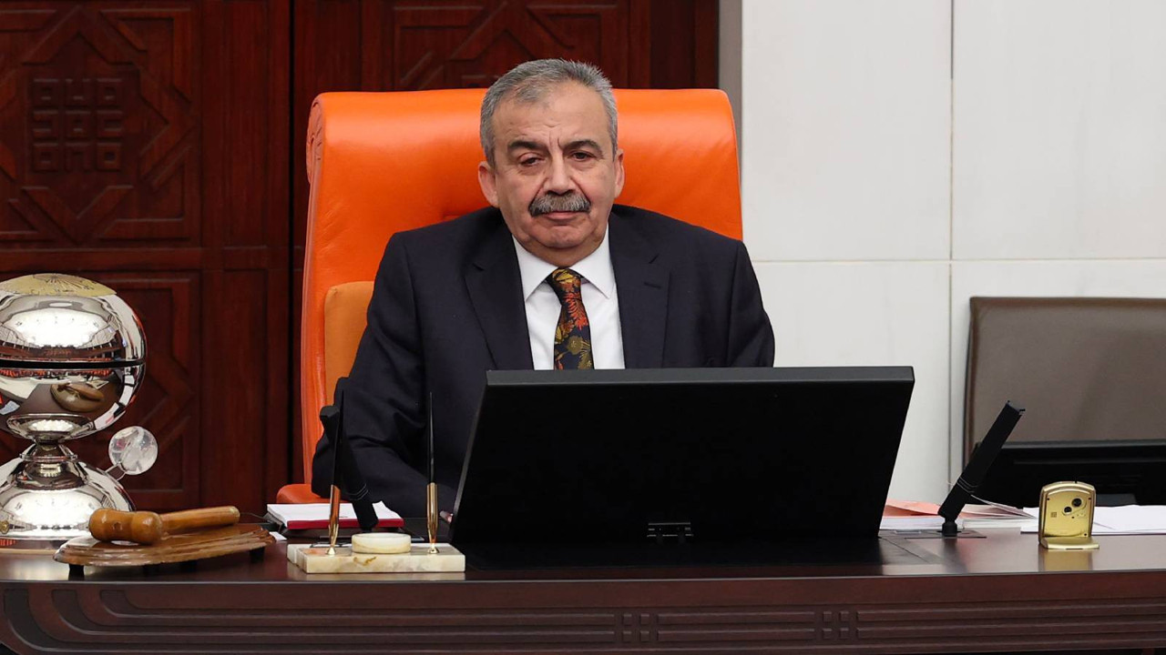 Mecliste rahatsızlanan Sırrı Süreyya Önder hastaneye kaldırıldı