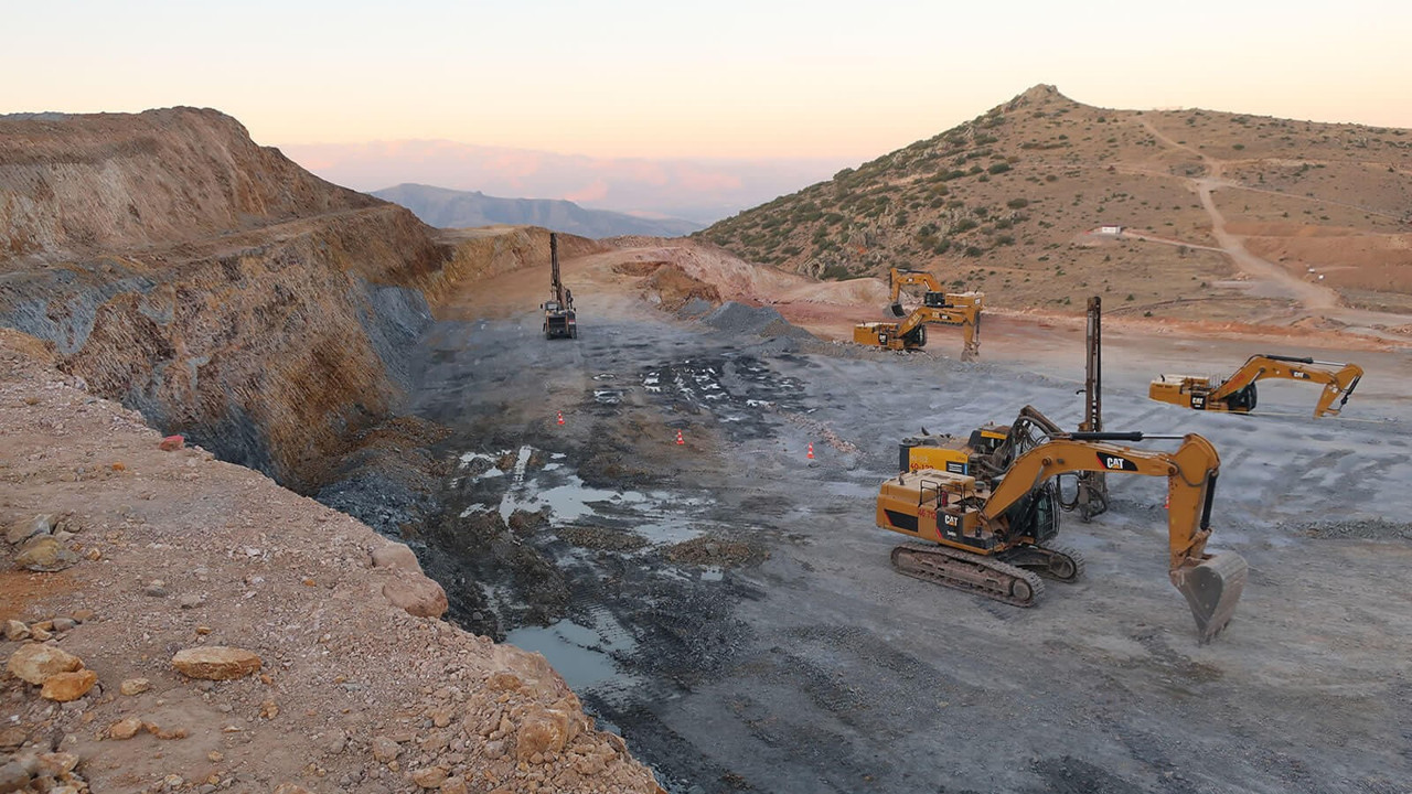 Yabancı şirket gözünü Türkiye'nin bu ilçesine dikti. Taşından toprağından altın fışkırıyor