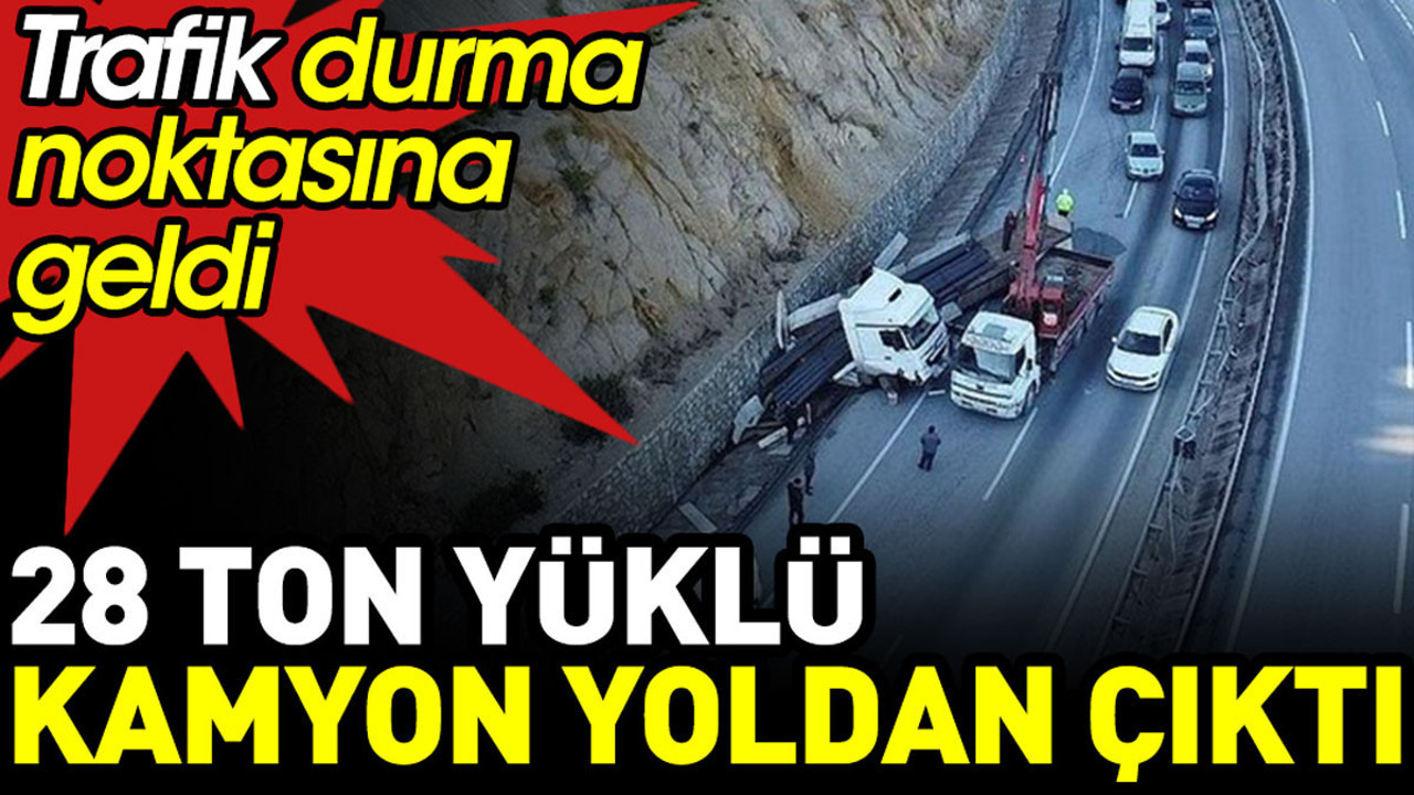 28 ton demir yüklü kamyon yoldan çıktı. Trafik durma noktasına geldi