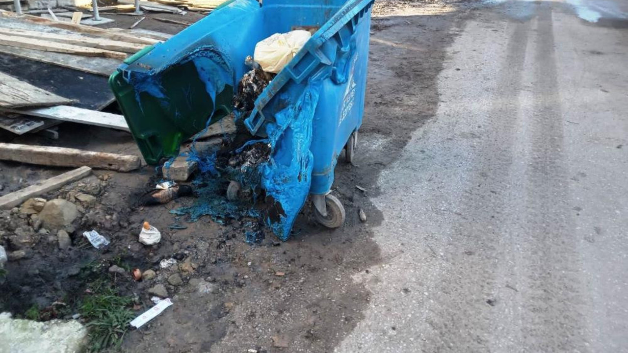 Çöp kamyonlarını yaktılar. Kamu malına zarar vermekten yargılanacaklar