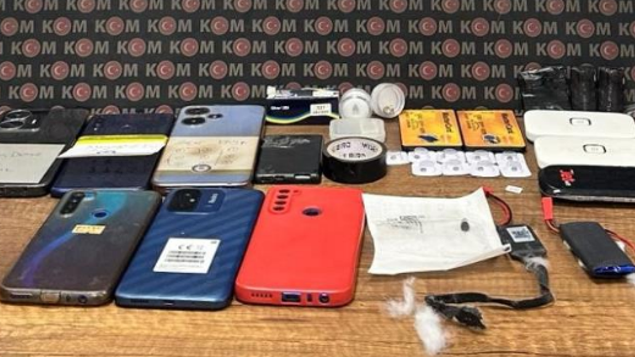 Ehliyet sınavına düzenekle girmişlerdi. 2 kişi tutuklandı