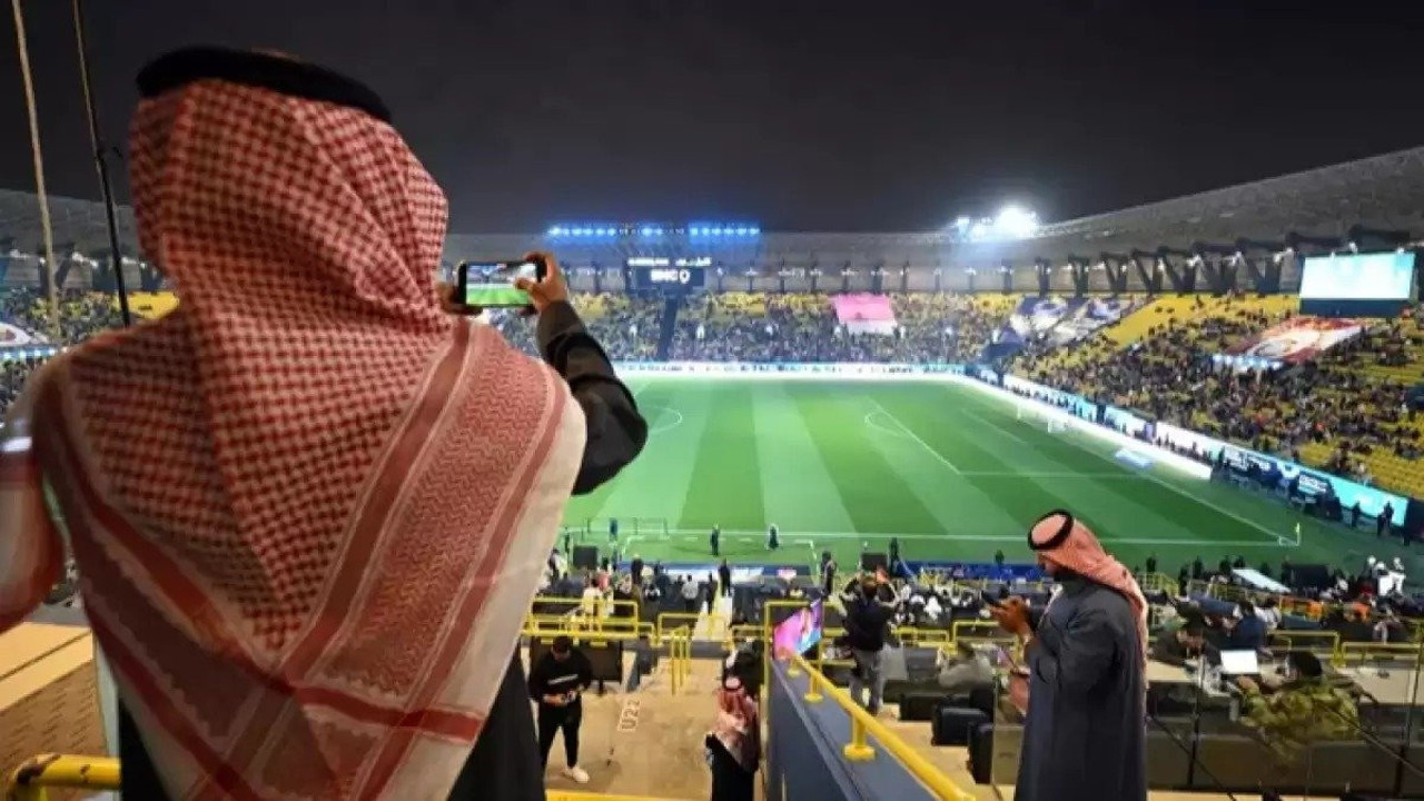 Atilla Türker Riyad'da yaşanan rezillikleri tek tek açıkladı. Suudi polisler soyunma odalarını bastı. 'Cumhuriyet şovu yapamazsınız tutuklarız'