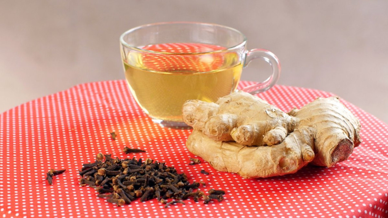 Karanfilli suyun nelere iyi geldiğine inanamayacaksınız