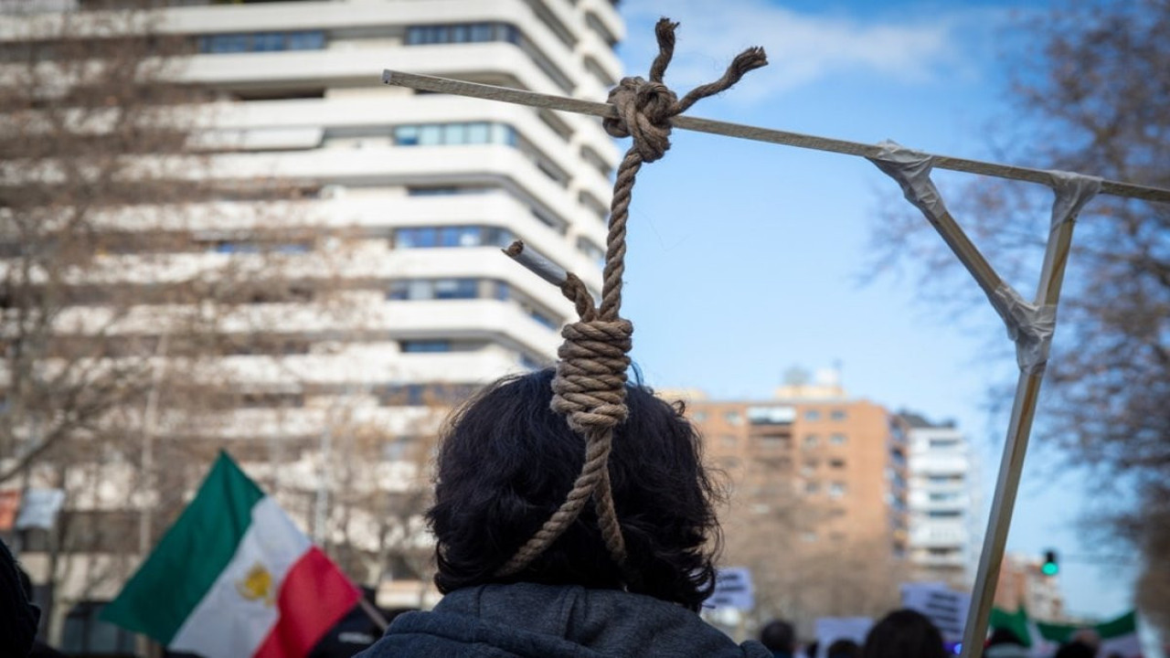 Soygun yapan 5 suçlu idam edildi