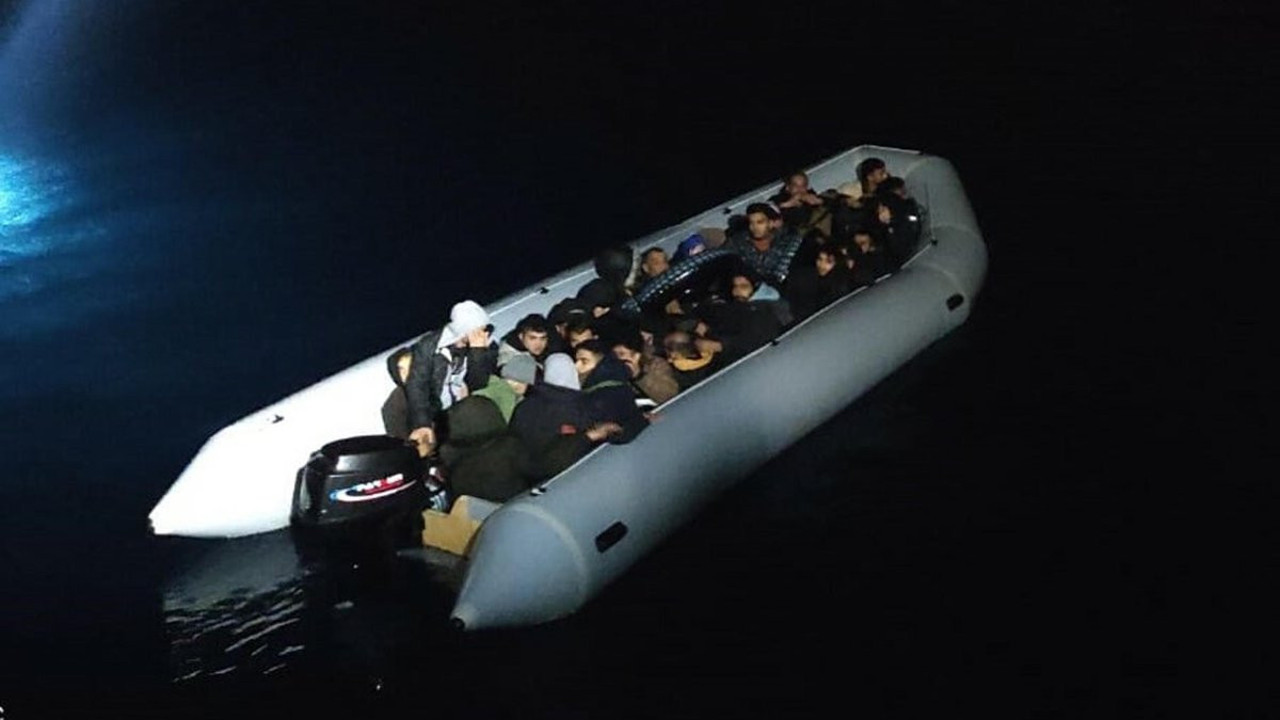 Bodrum’da Yunanlıların geri ittiği göçmenlerin yardımına Sahil Güvenlik koştu