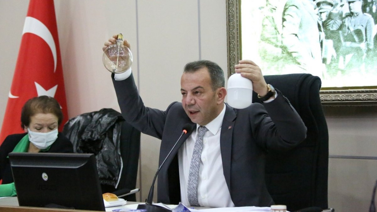 Fenerbahçe ve Galatasaray'ı kutlayan Tanju Özcan'a soruşturma. Arabistan skandalı sonrası öyle pankartlar astırdı ki