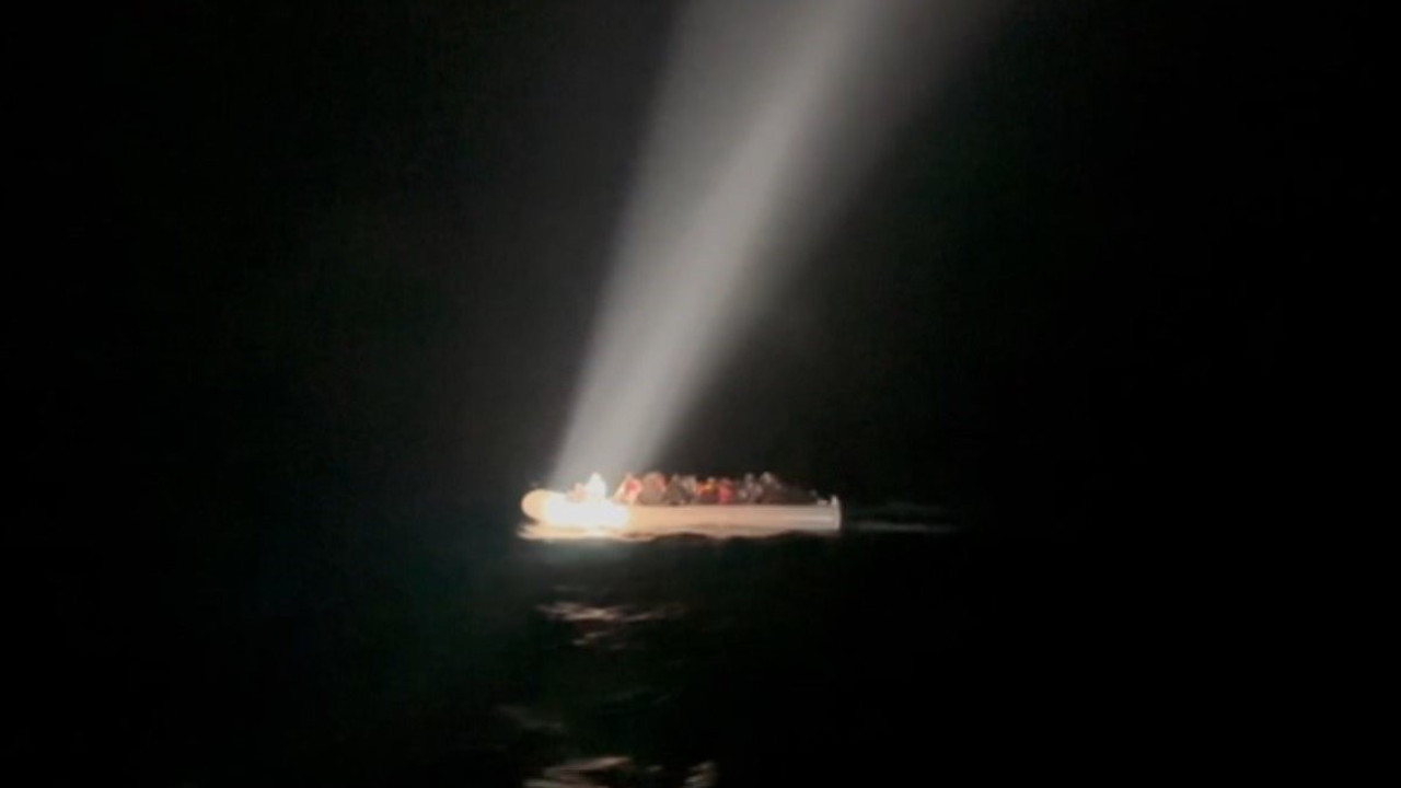 İzmir açıklarında 46 kaçak göçmen yakalandı