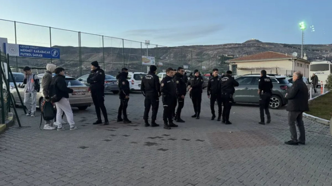 Futbol maçında kanlı şiddet. 2 futbolcu bıçaklandı