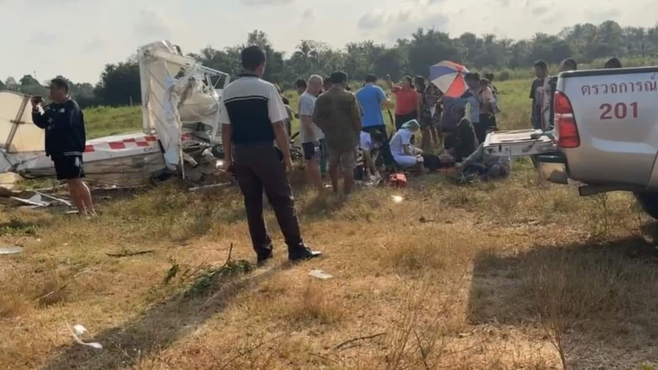 Tayland'da feci kaza uçak tarlaya çakıldı