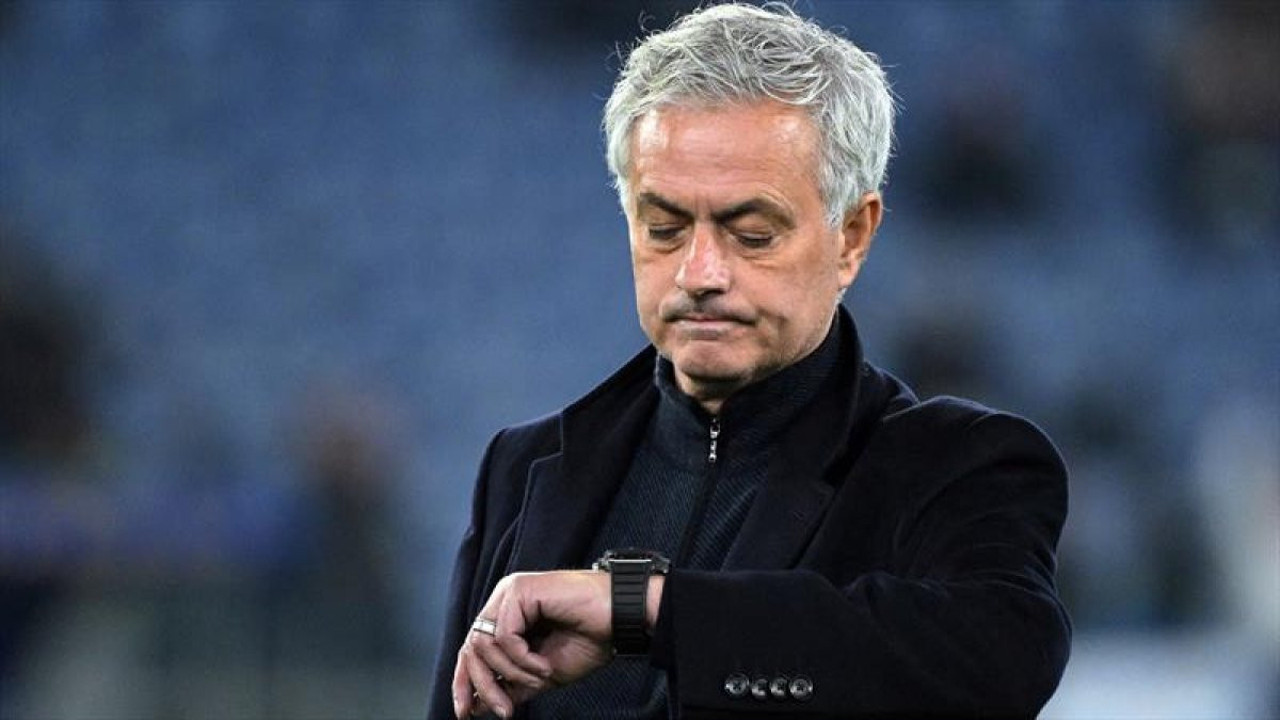Mourinho Roma'dan kovuldu. Eski takımı talip oldu