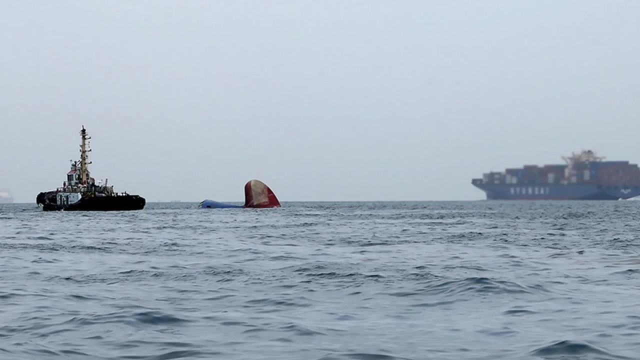 Yunanistan açıklarında yük gemisi battı