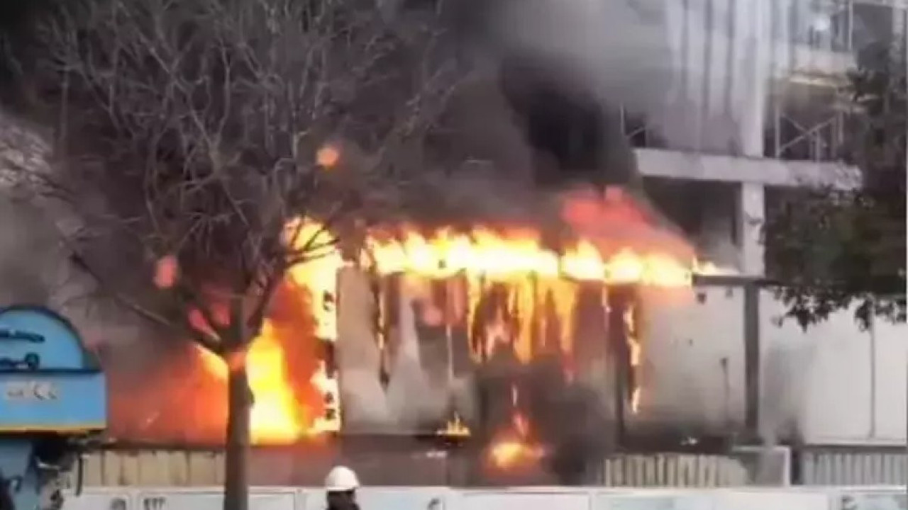 Ataşehir'de işçilerin kaldığı konteynerde yangın çıktı
