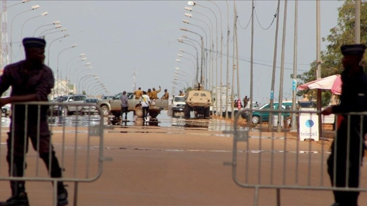 Afrika ülkesinde darbe çetesi çökertildi