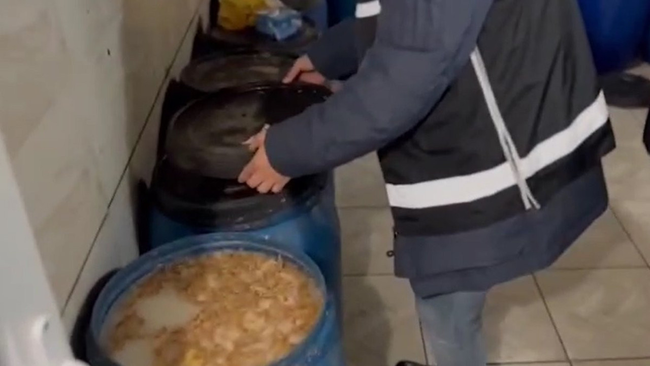 Bursa'da variller içerisinde 5 ton sahte içki ele geçirildi. 1 gözaltı