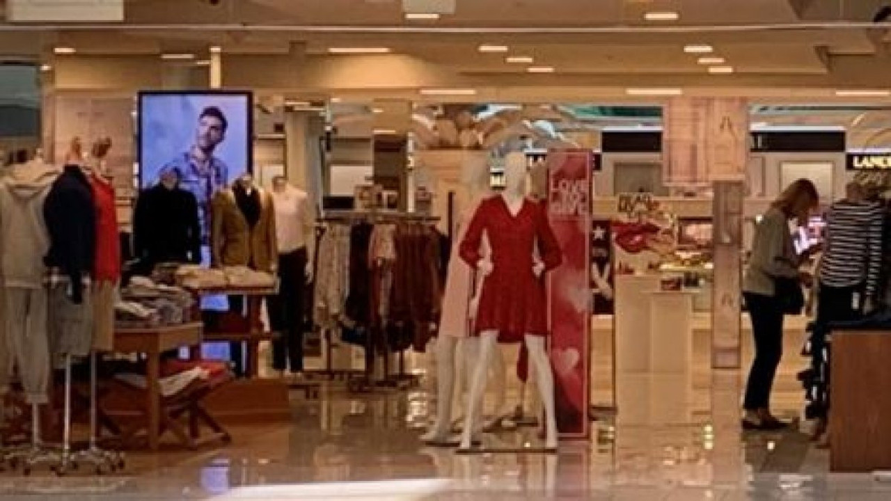 Dev mağaza zinciri 2 bin 350 kişiyi işten atacak. Şirketin 560 mağazası bulunuyor