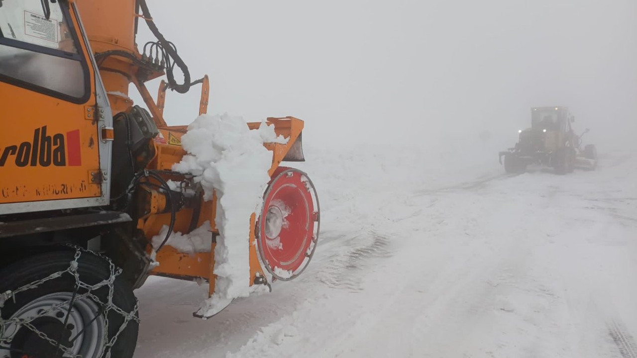 Muş’ta tipi nedeniyle mahsur kalan 70 kişi kurtarıldı