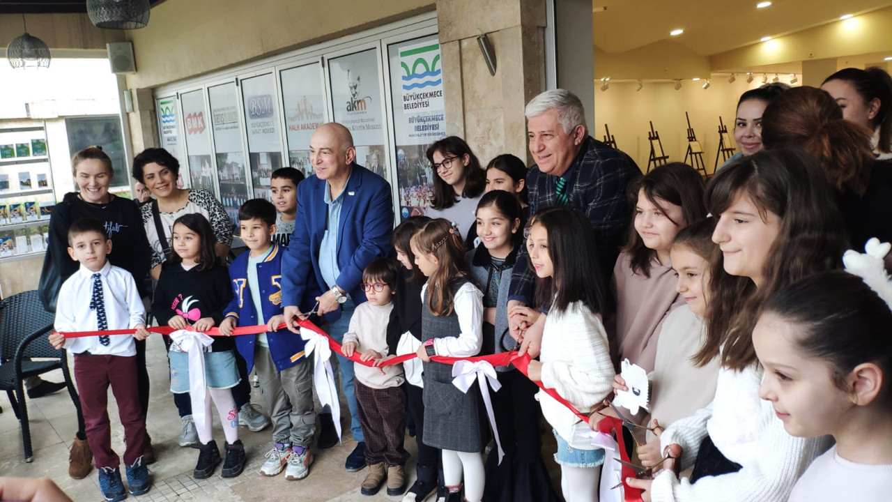 İrfan Ünalan’ın kişisel karikatür sergisi Büyükçekmece’de açıldı