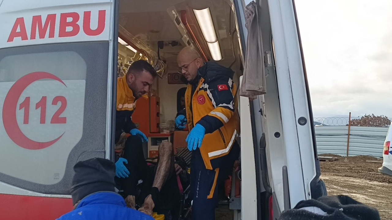 Villa inşaatında toprak kayması. Mahsur kalan işçi kurtarıldı