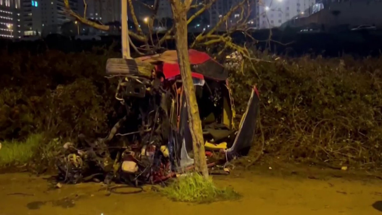 Pendik’te takla atan otomobil hurda yığınına döndü: 3 yaralı