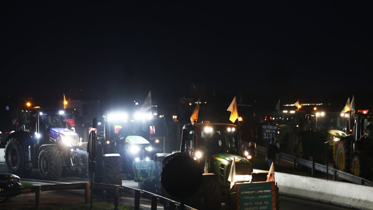 Fransa’da çiftçiler hükümete geri adım attırdı