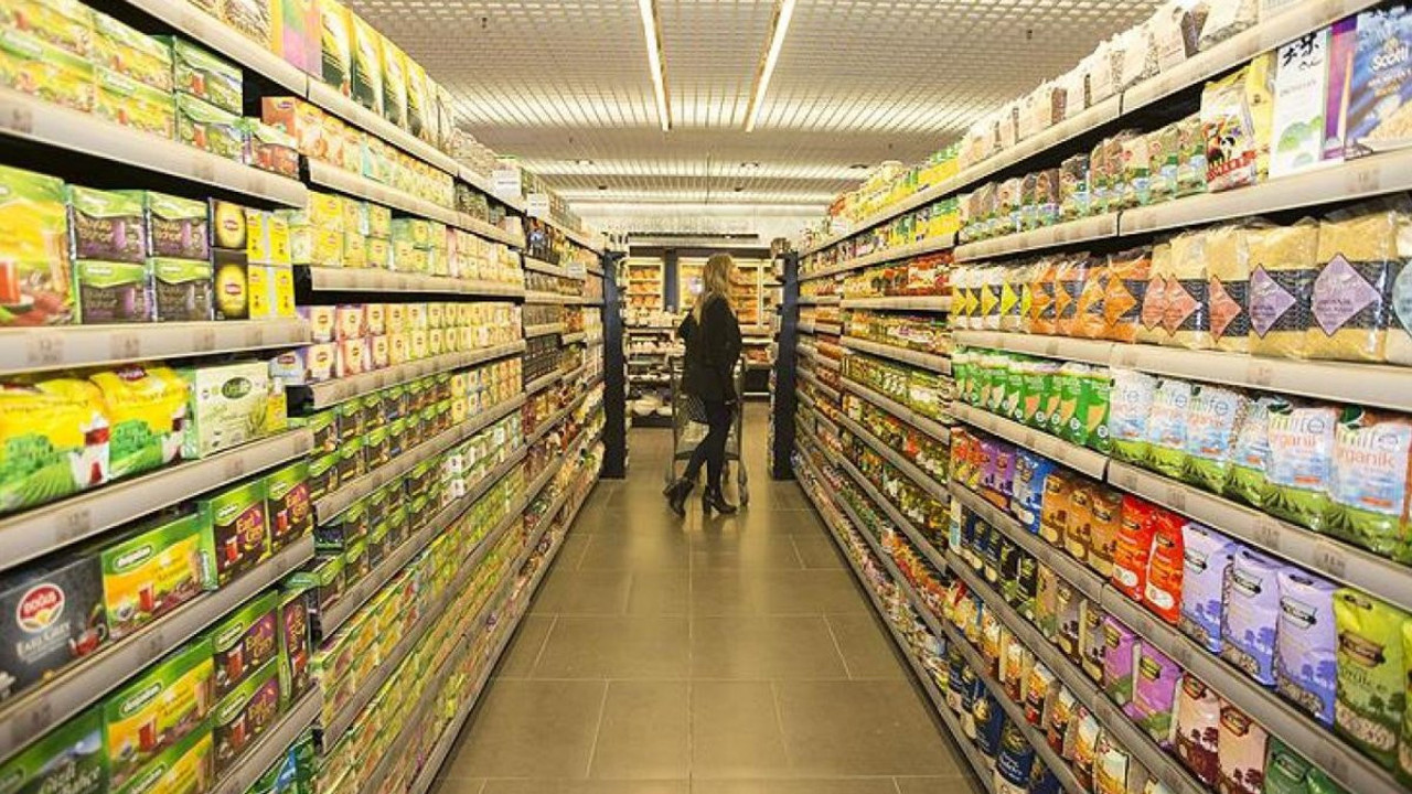 Zincir marketlerde etiketler yine değişti. Emekliye sadaka zammı yapıldı anında hareke geçtiler