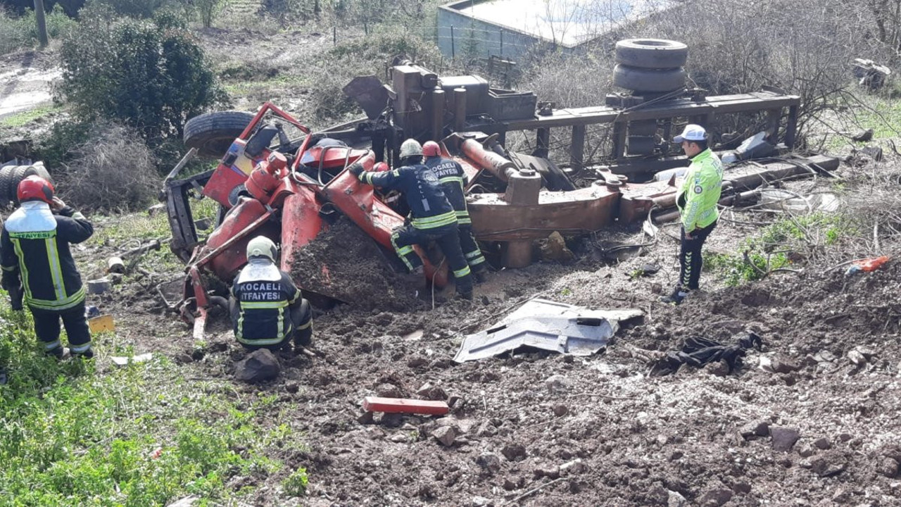 Uçuruma yuvarlanan vinç sürücüsü hayatını kaybetti