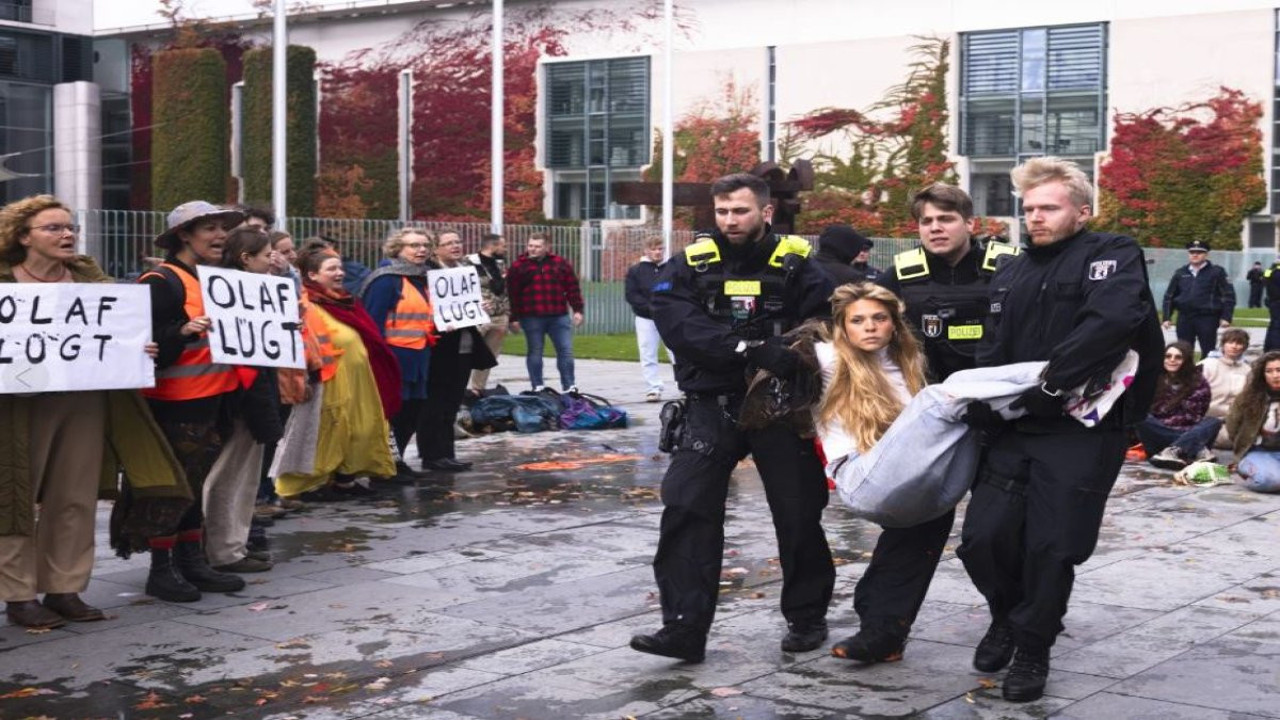 İklim aktivistleri yeni taktik uygulayacaklarını açıkladı