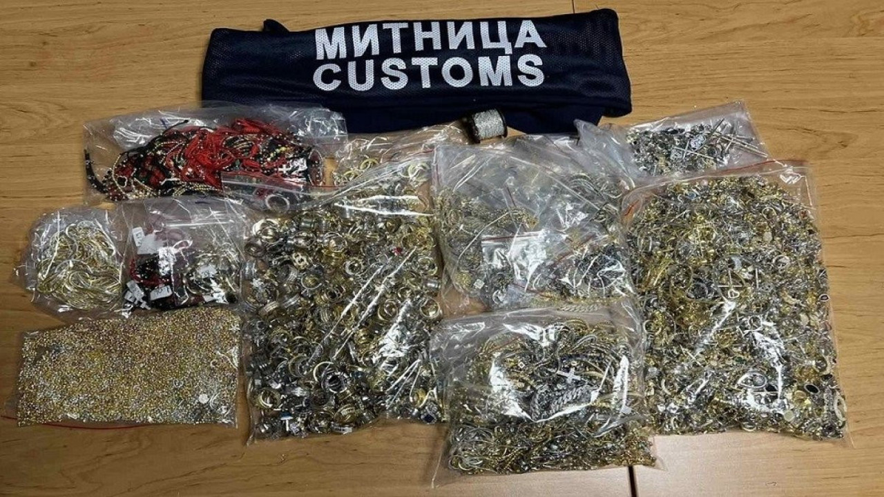 Araç değil resmen seyyar kuyumcu! Memurlar sınırda yakaladı