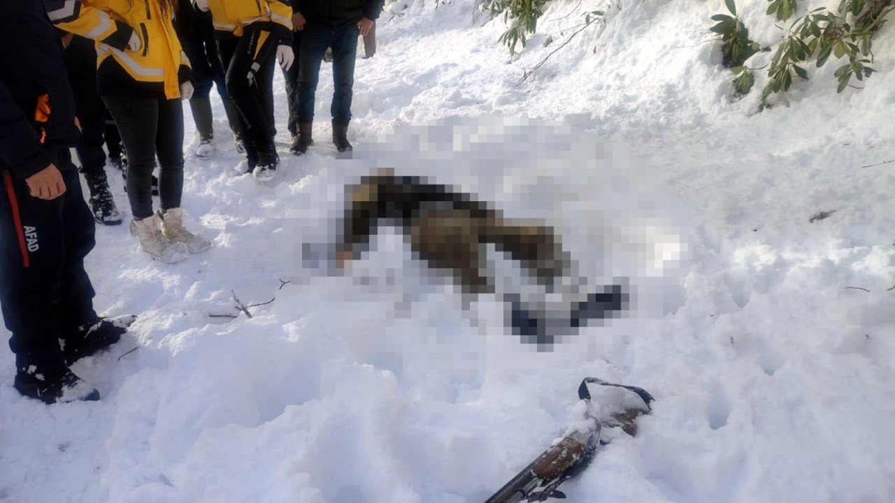 Ormanda birbirini kaybeden 2 avcıdan 1'i donarak öldü
