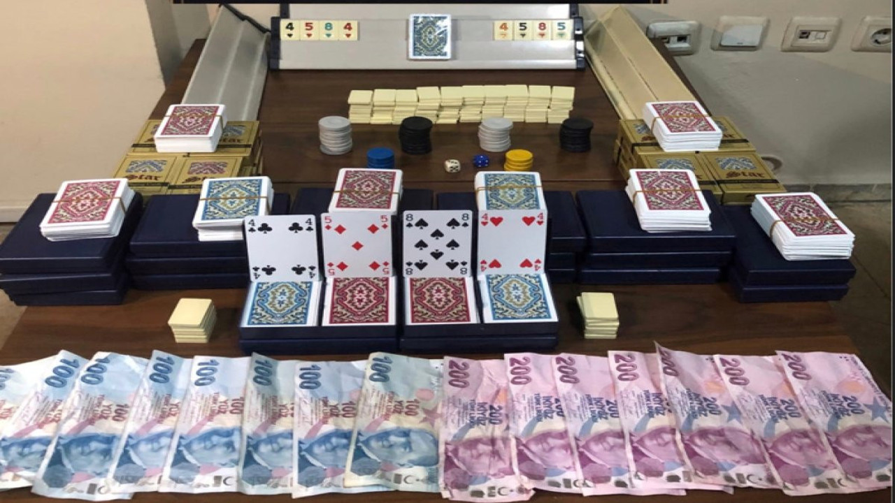 Aranan şahıs kumar oynarken yakalandı